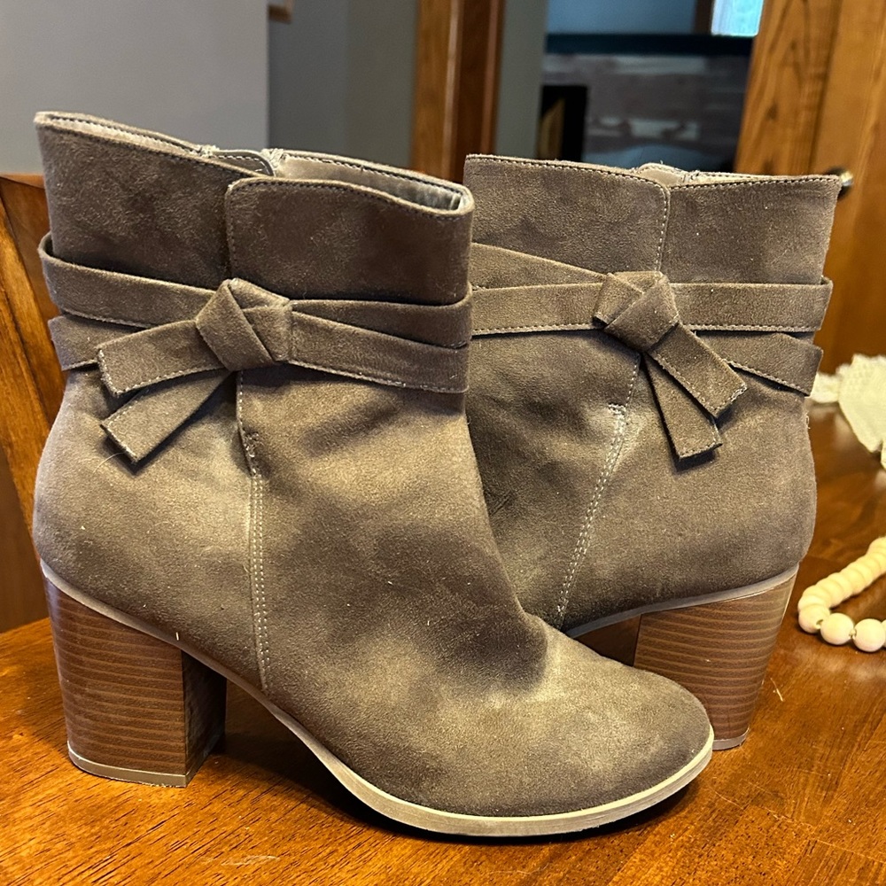 American Eagle Booties